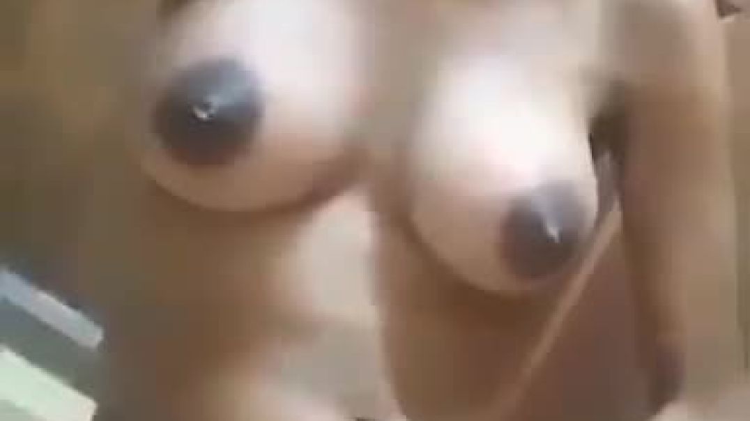 ⁣Local PNG young girl solo masterbating