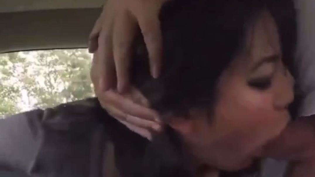 ⁣Brother face fucks his sister in the car